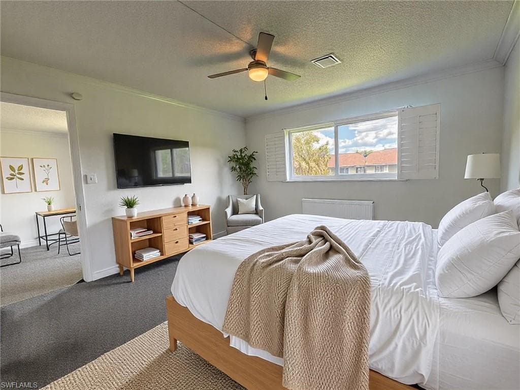 225 Turtle Lake Ct 210, Naples, FL 34105-7