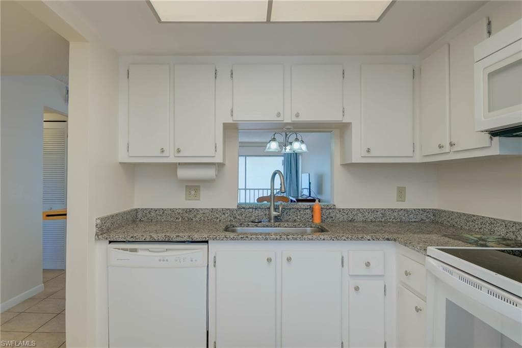 3030 Binnacle Dr 305, Naples, FL 34103-19