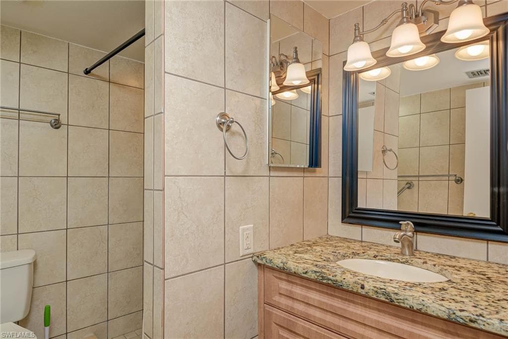 3030 Binnacle Dr 305, Naples, FL 34103-21