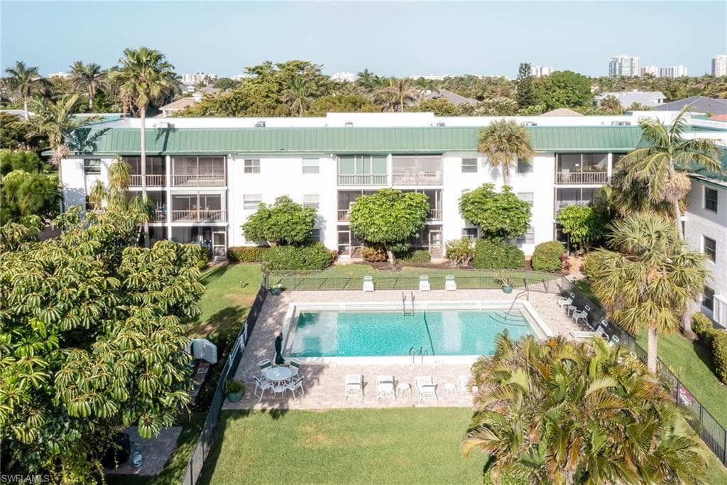 3030 Binnacle Dr 305, Naples, FL 34103-4