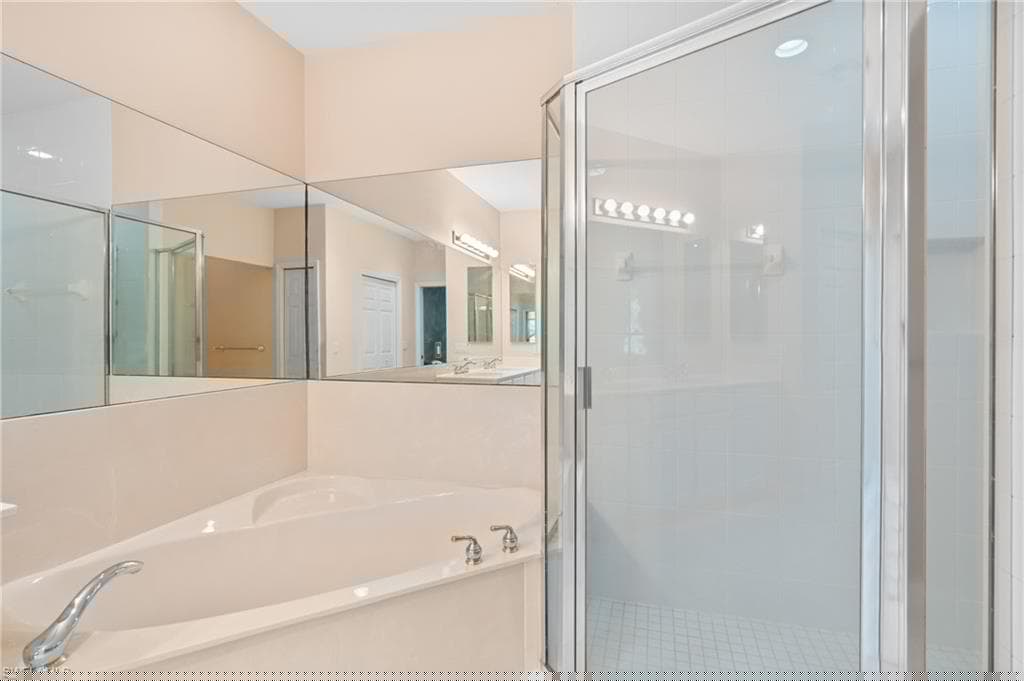 8395 Big Acorn Cir 1b, Naples, FL 34119-23