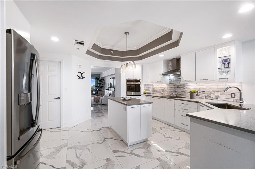 435 Dockside Dr B702, Naples, FL 34110-9