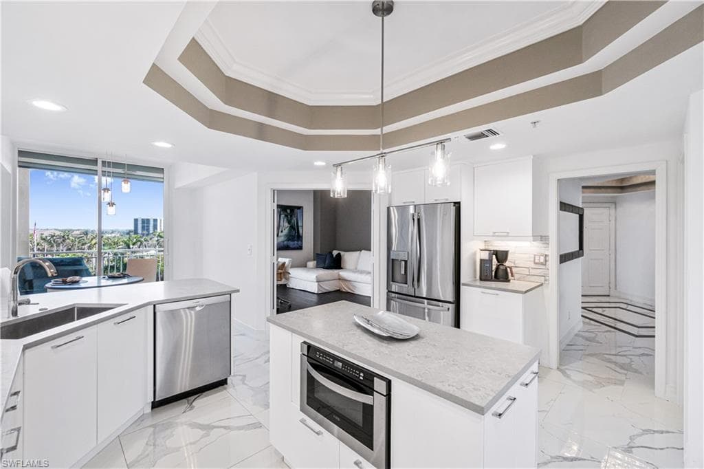 435 Dockside Dr B702, Naples, FL 34110-10