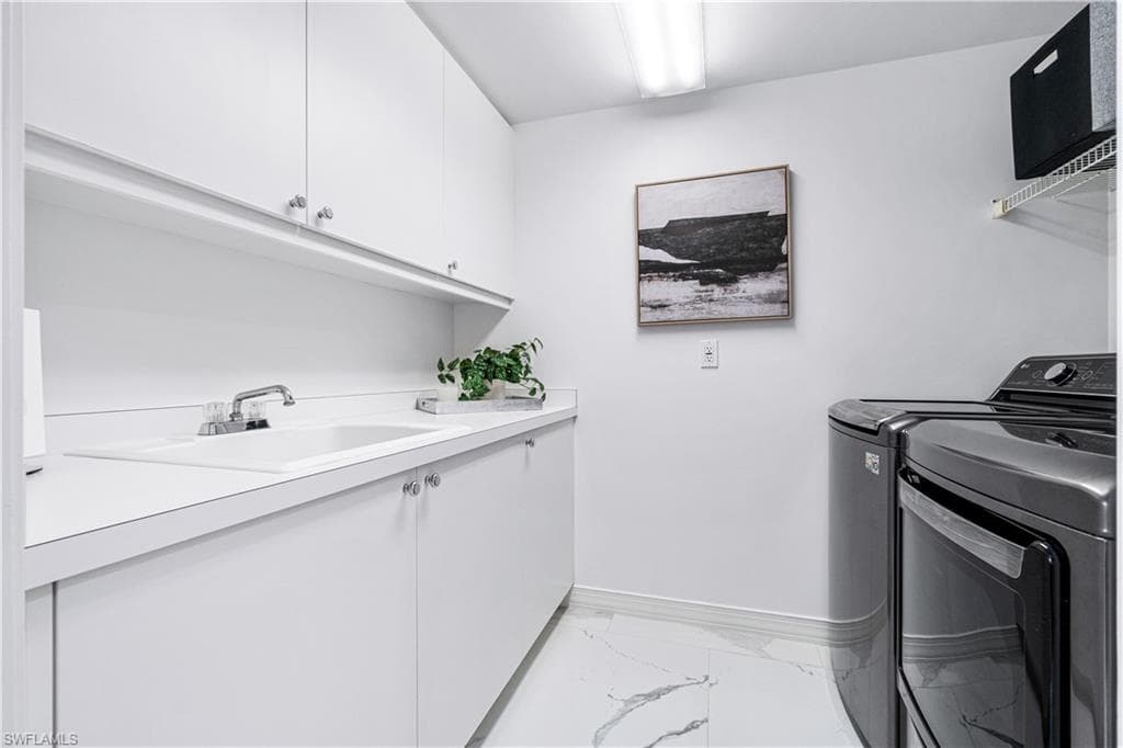 435 Dockside Dr B702, Naples, FL 34110-26