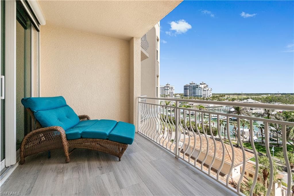 435 Dockside Dr B702, Naples, FL 34110-33