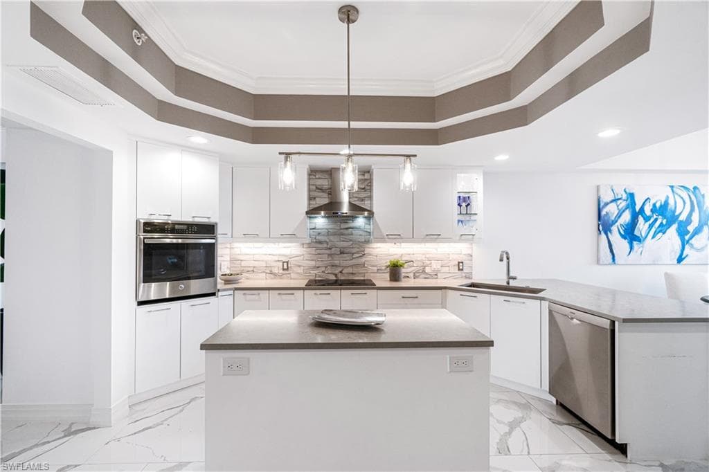 435 Dockside Dr B702, Naples, FL 34110-8