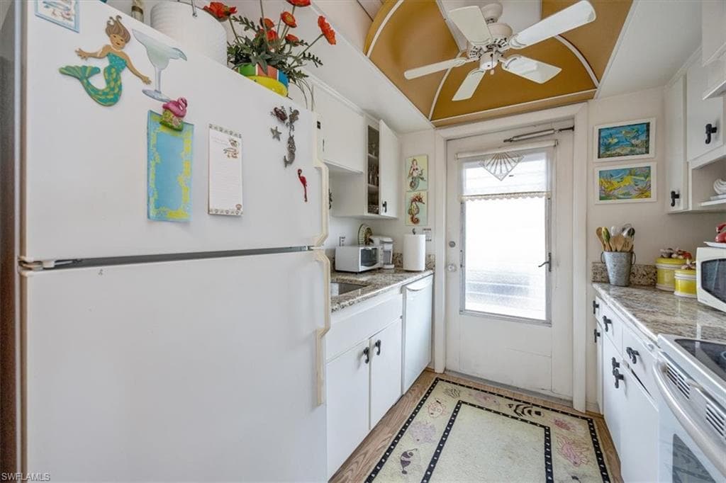 1550 Gulf Shore Blvd N W2, Naples, FL 34102-13