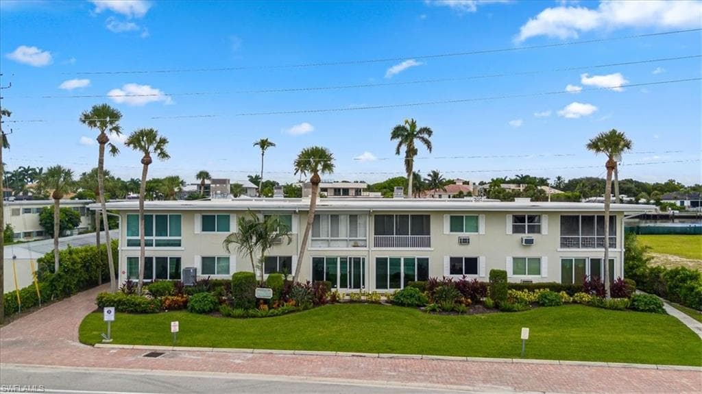1550 Gulf Shore Blvd N W2, Naples, FL 34102-1