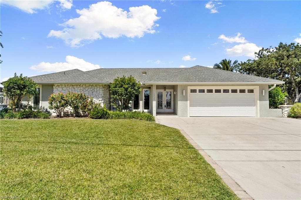 124 North Shore Ave, North Fort Myers, FL 33917-2