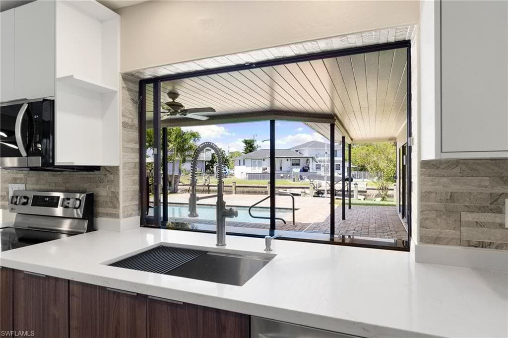 124 North Shore Ave, North Fort Myers, FL 33917-5