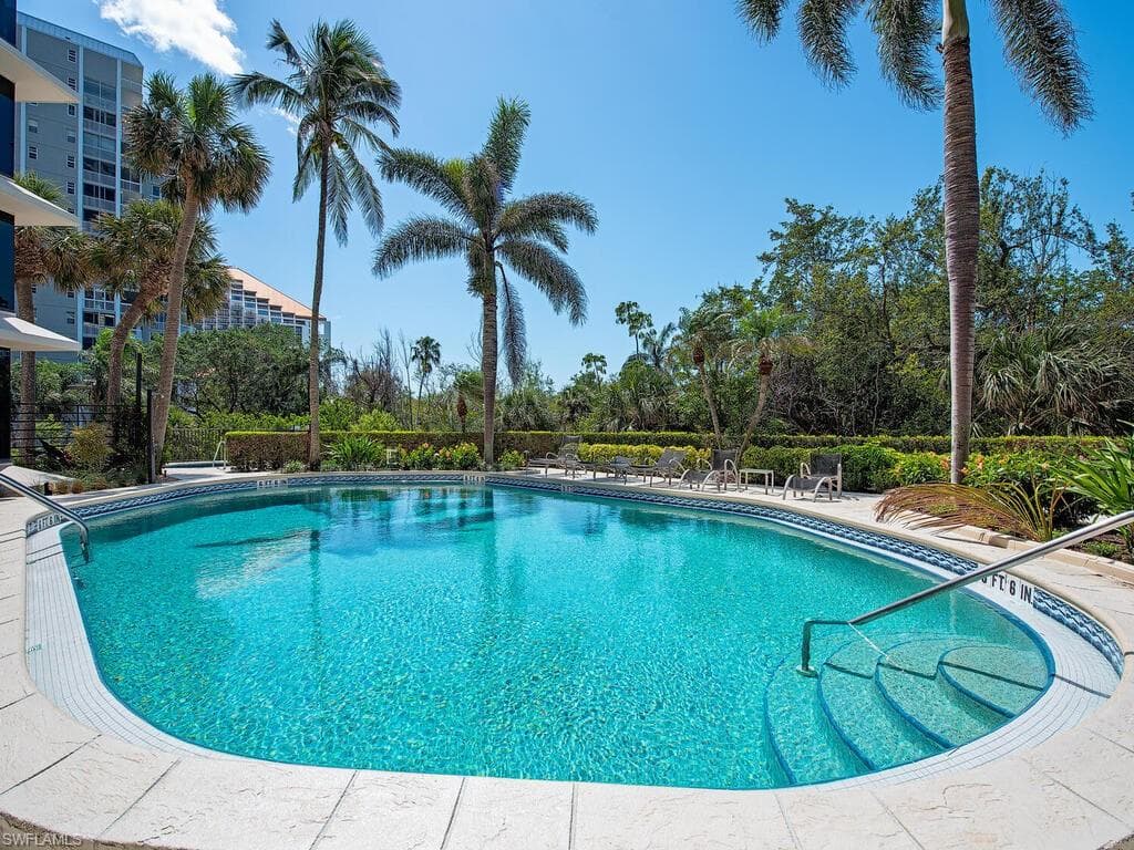 5555 Heron Point Dr 1602, Naples, FL 34108-17