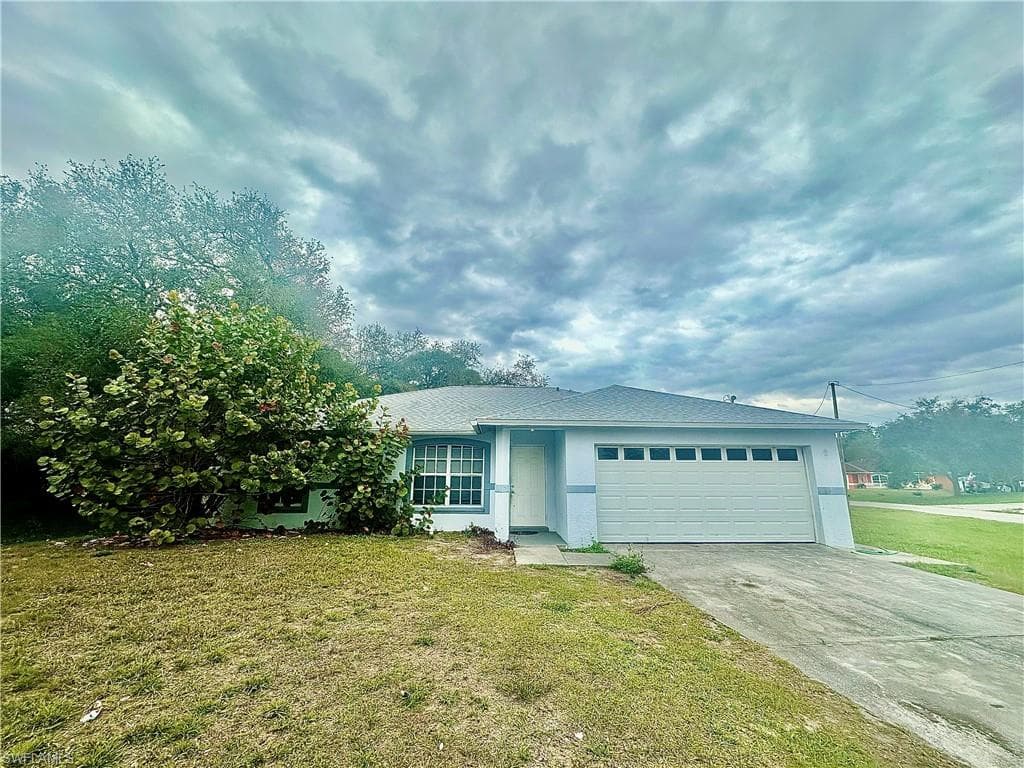 119 Teakwood Ct, Lehigh Acres, FL 33974-2
