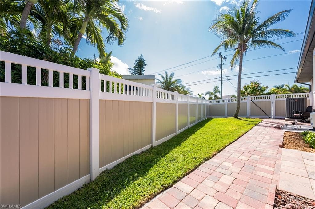 2711 Beach Pkwy W, Cape Coral, FL 33914-4