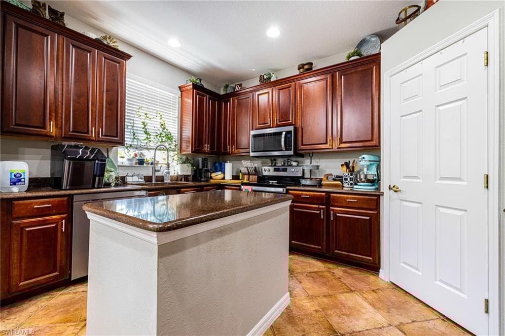 14077 Danpark Loop, Fort Myers, FL 33912-33