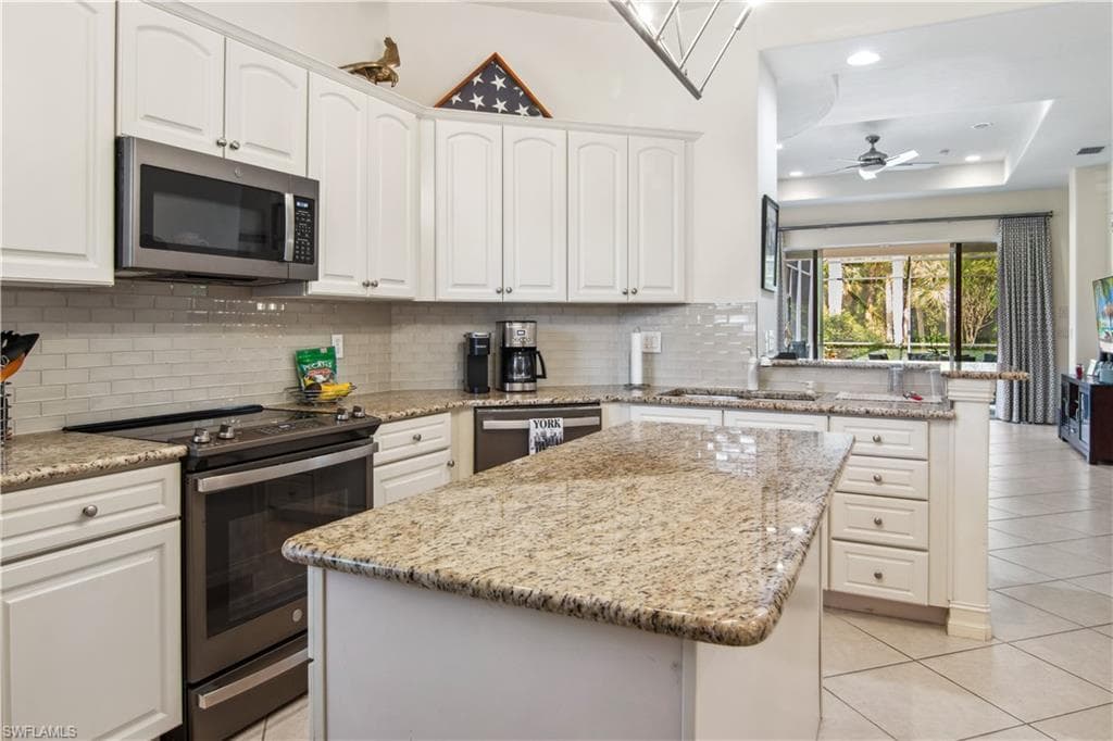 8563 Chase Preserve Dr, Naples, FL 34113-10