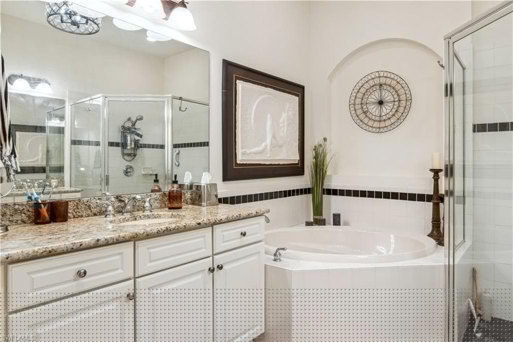 8563 Chase Preserve Dr, Naples, FL 34113-14