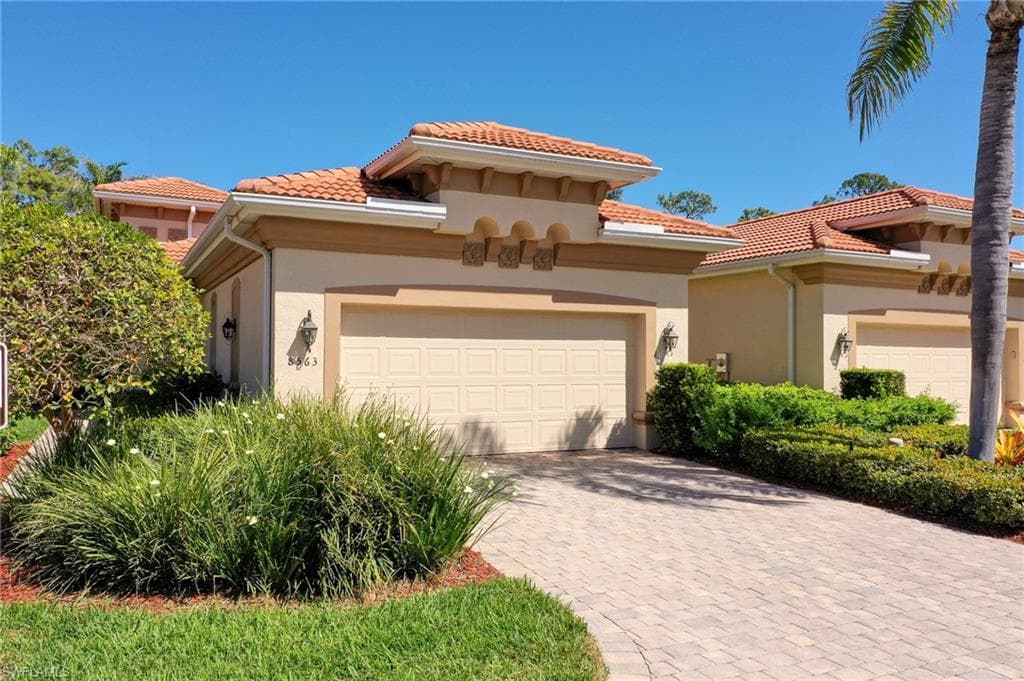 8563 Chase Preserve Dr, Naples, FL 34113-1