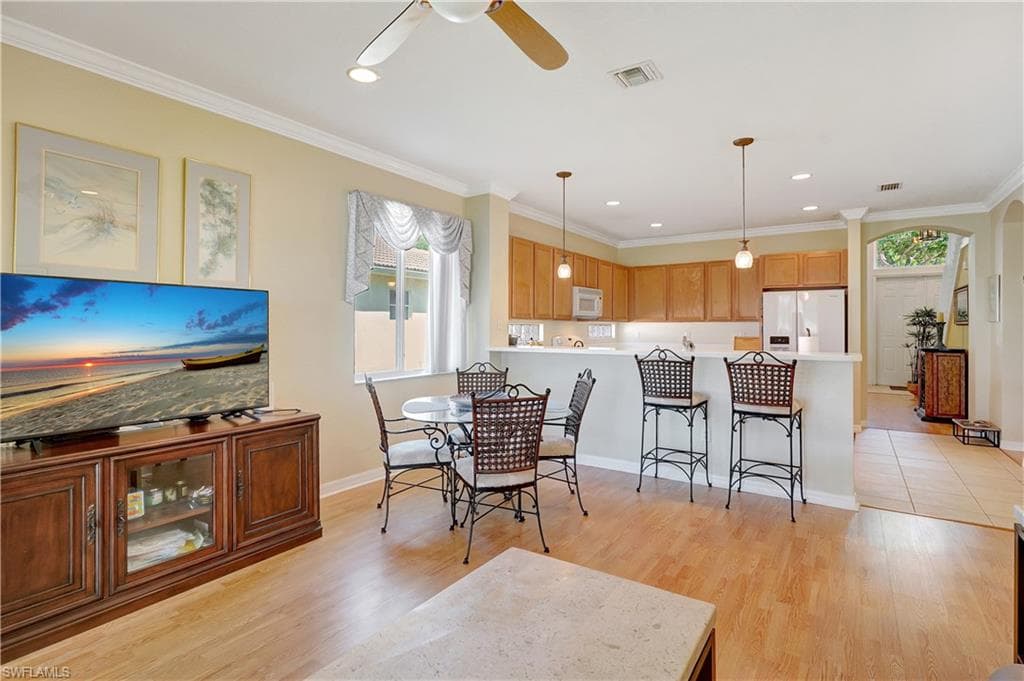 1892 Par Dr, Naples, FL 34120-21