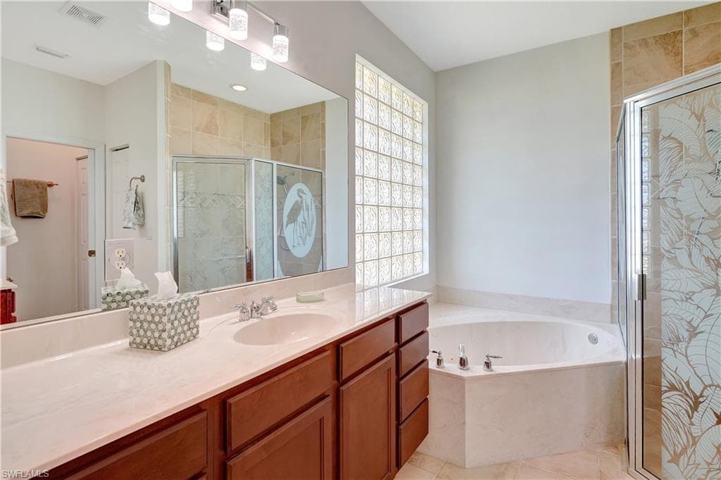 1892 Par Dr, Naples, FL 34120-30