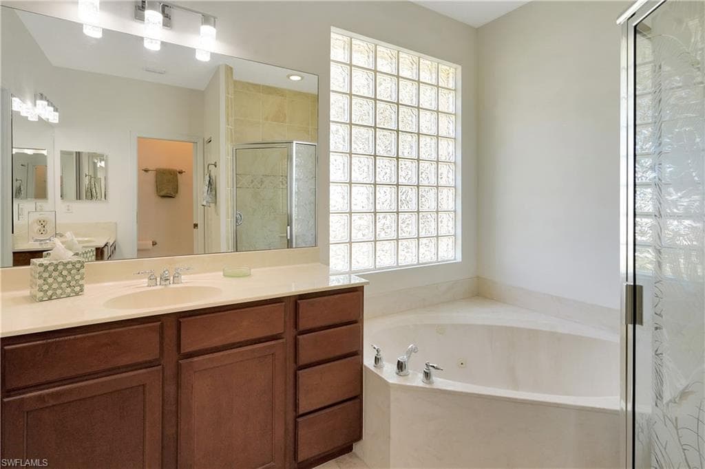 1892 Par Dr, Naples, FL 34120-33