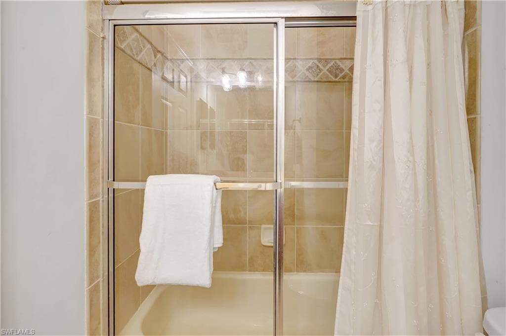 1892 Par Dr, Naples, FL 34120-38