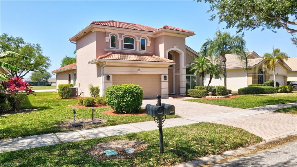 1892 Par Dr, Naples, FL 34120-3