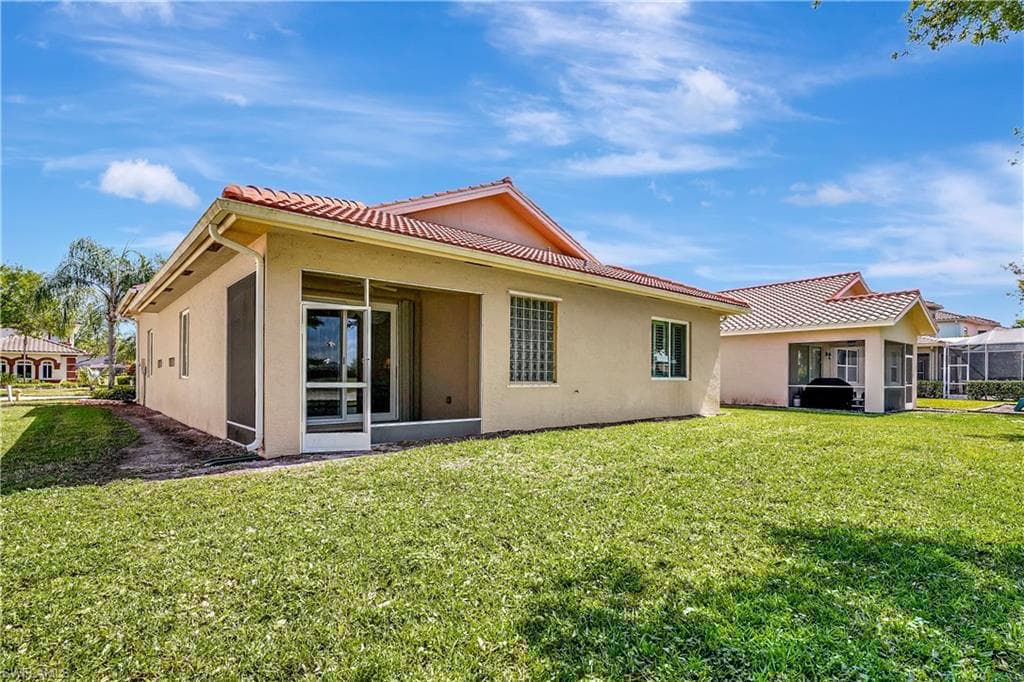 1892 Par Dr, Naples, FL 34120-47