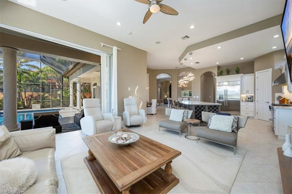 8910 Shenendoah Cir, Naples, FL 34113-12