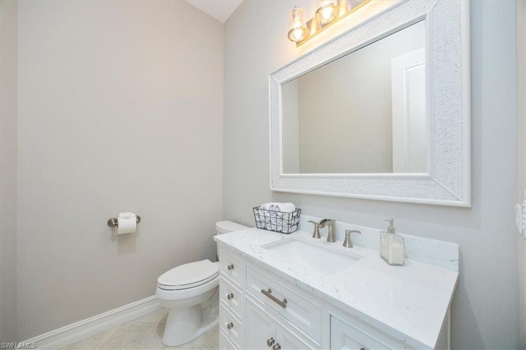 8910 Shenendoah Cir, Naples, FL 34113-19