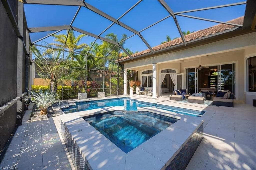 8910 Shenendoah Cir, Naples, FL 34113-33