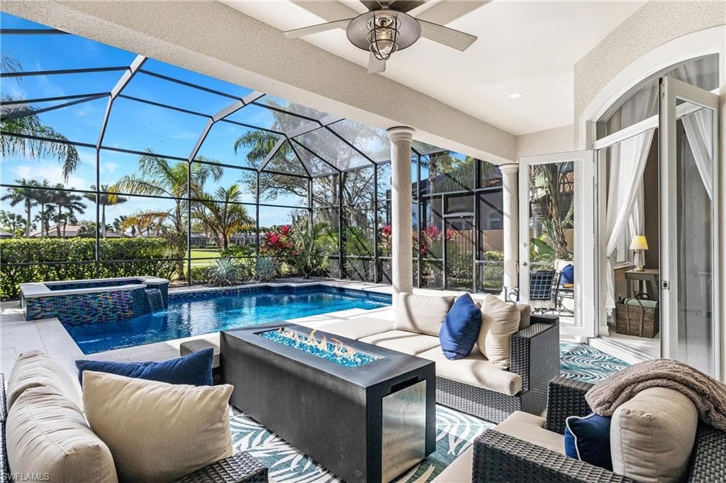 8910 Shenendoah Cir, Naples, FL 34113-36