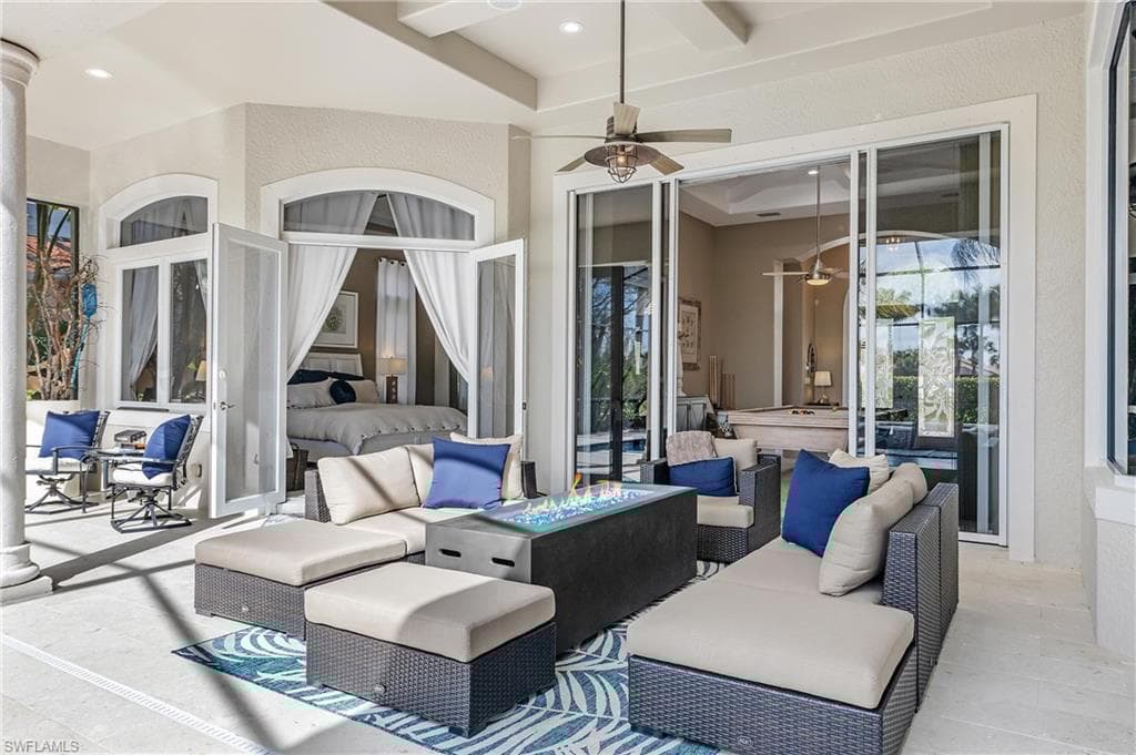 8910 Shenendoah Cir, Naples, FL 34113-37