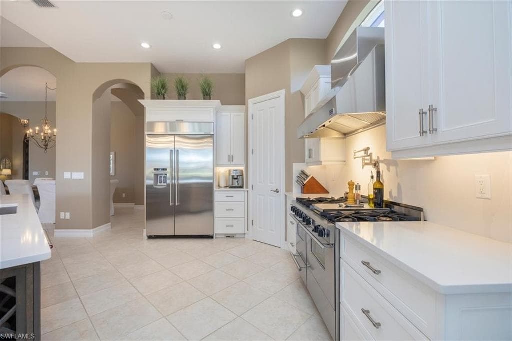 8910 Shenendoah Cir, Naples, FL 34113-3