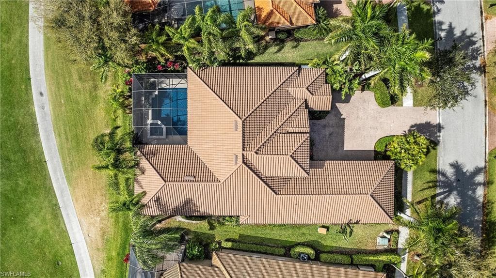 8910 Shenendoah Cir, Naples, FL 34113-39