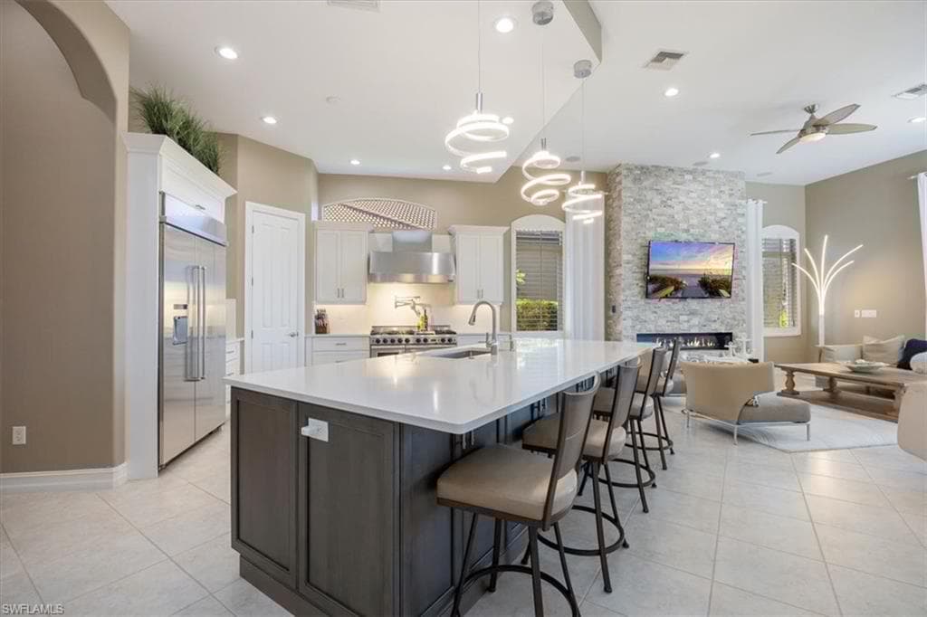 8910 Shenendoah Cir, Naples, FL 34113-5