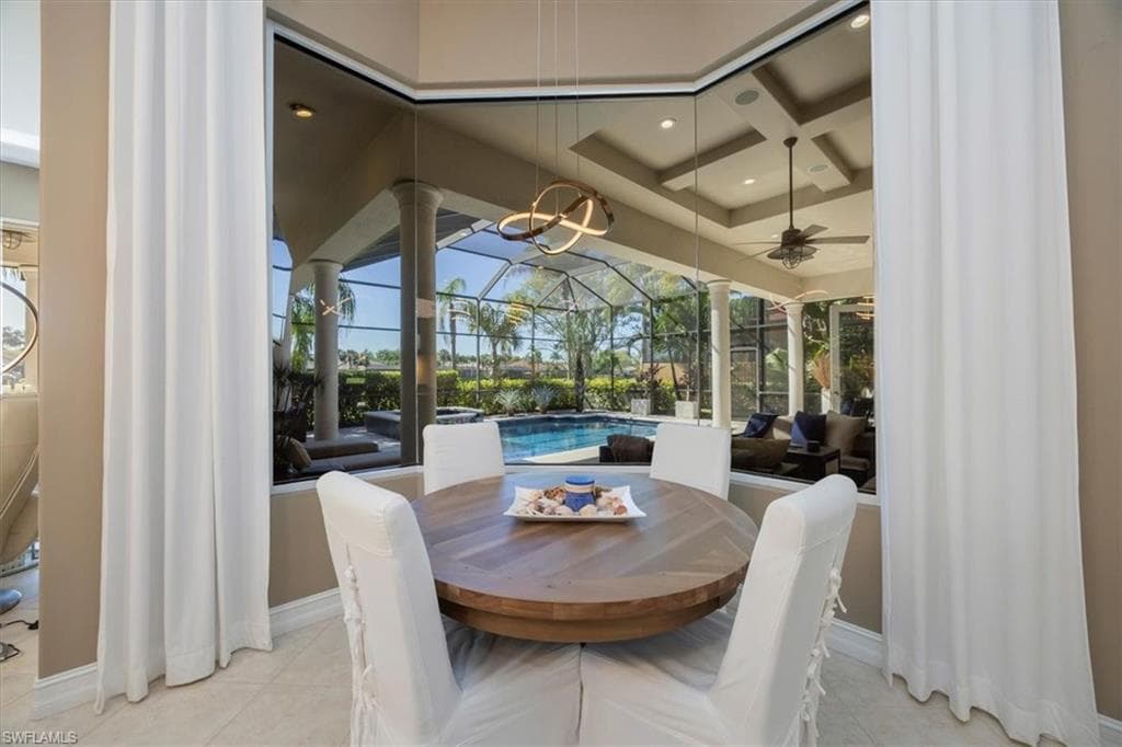 8910 Shenendoah Cir, Naples, FL 34113-7