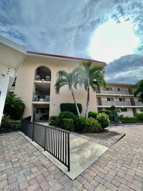 9 High Point Cir N 108, Naples, FL 34103-23