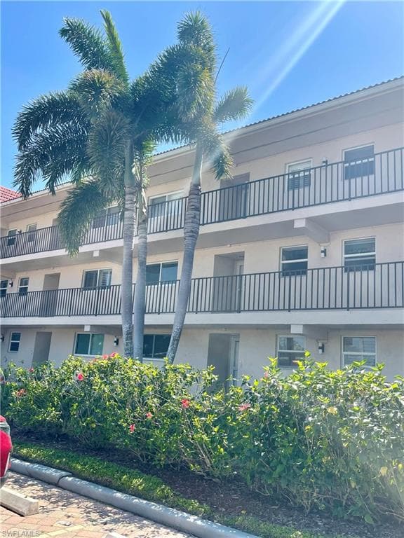 9 High Point Cir N 108, Naples, FL 34103-24