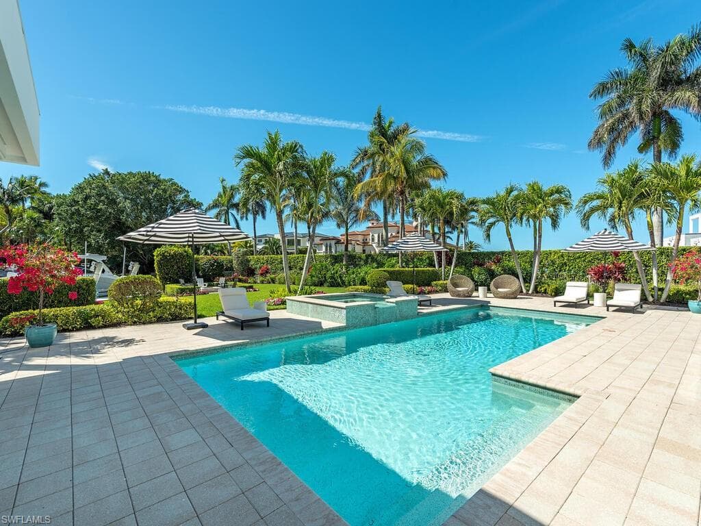 2261 Trout Ct, Naples, FL 34102-17