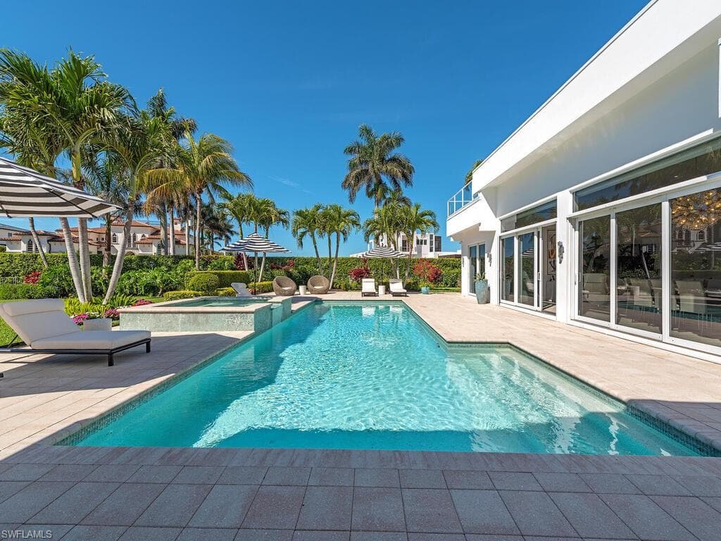 2261 Trout Ct, Naples, FL 34102-19