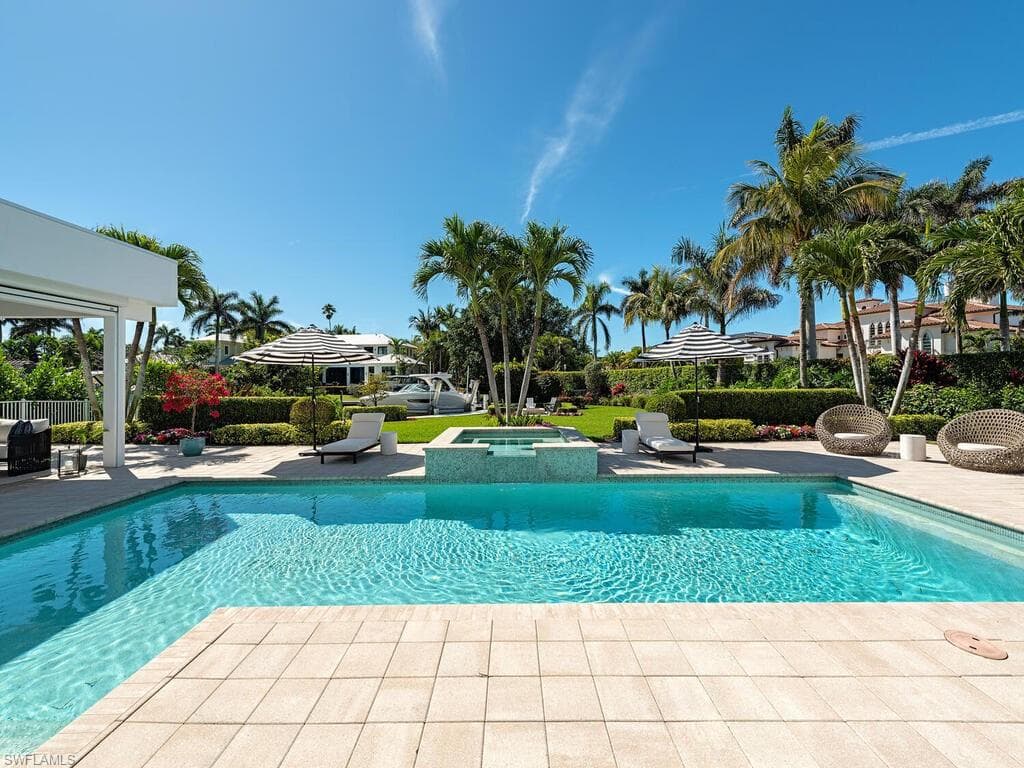 2261 Trout Ct, Naples, FL 34102-20