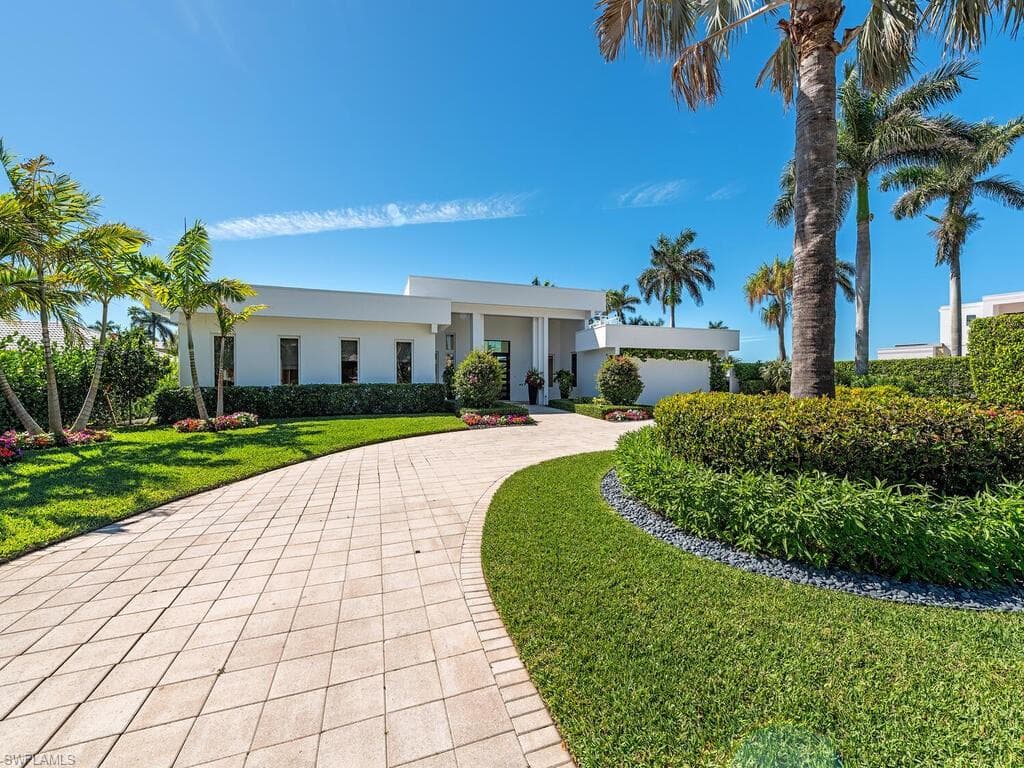 2261 Trout Ct, Naples, FL 34102-25