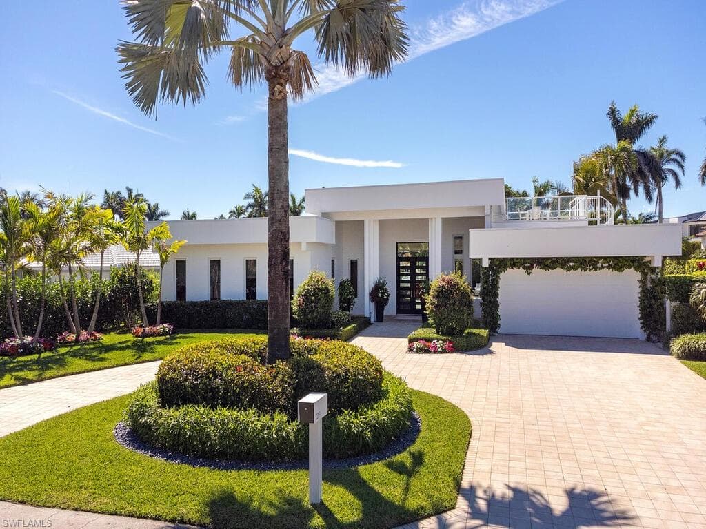 2261 Trout Ct, Naples, FL 34102-2