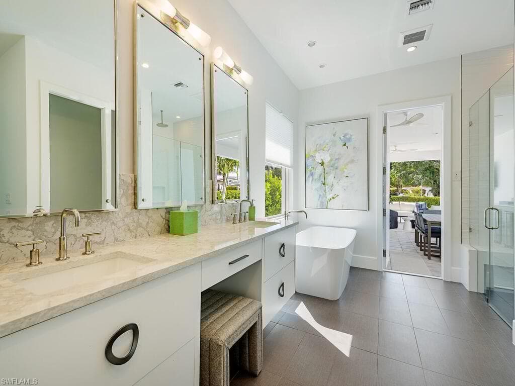 2261 Trout Ct, Naples, FL 34102-8