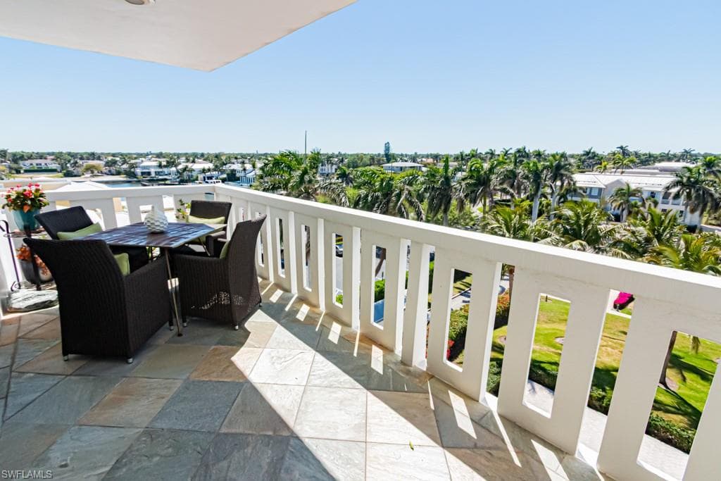 1325 7th St S 6a, Naples, FL 34102-20