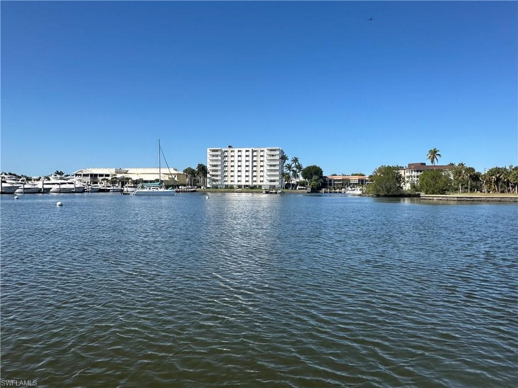1325 7th St S 6a, Naples, FL 34102-3