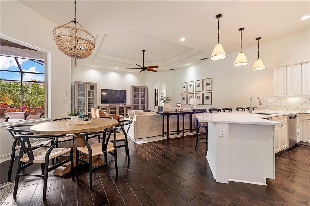 819 Bentwood Dr, Naples, FL 34108-8