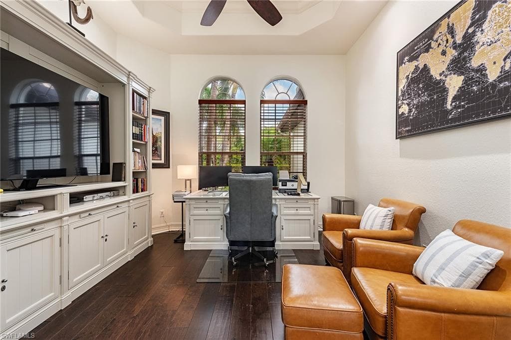 819 Bentwood Dr, Naples, FL 34108-16