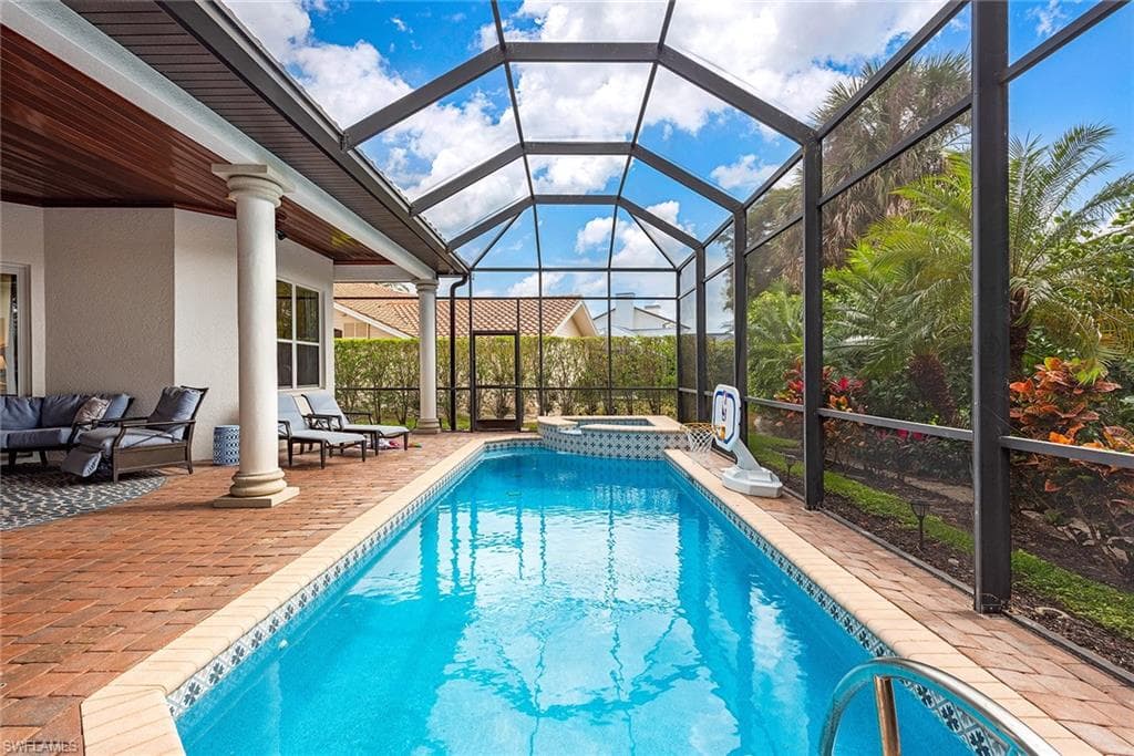819 Bentwood Dr, Naples, FL 34108-18