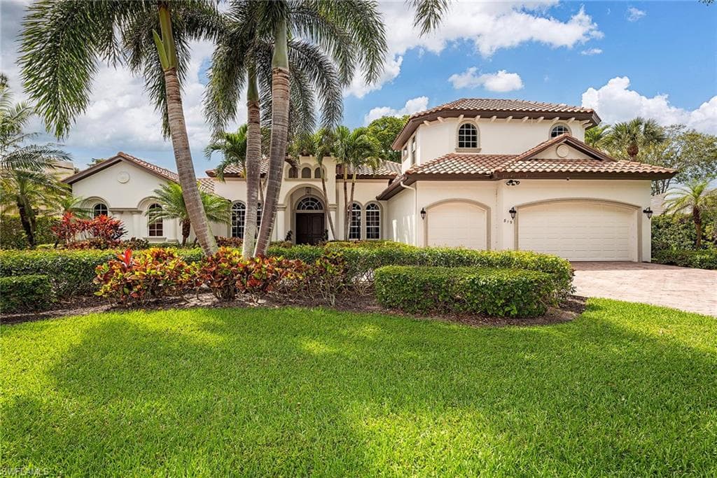 819 Bentwood Dr, Naples, FL 34108-1